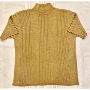 Distinctive New York Gold Metallic Gold Short Sleeve Blouse - size M